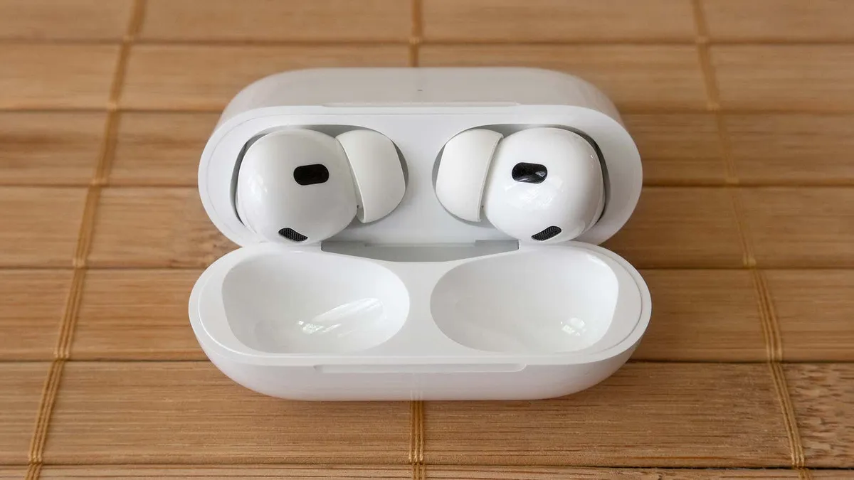 Apple AirPods Voice Isolation